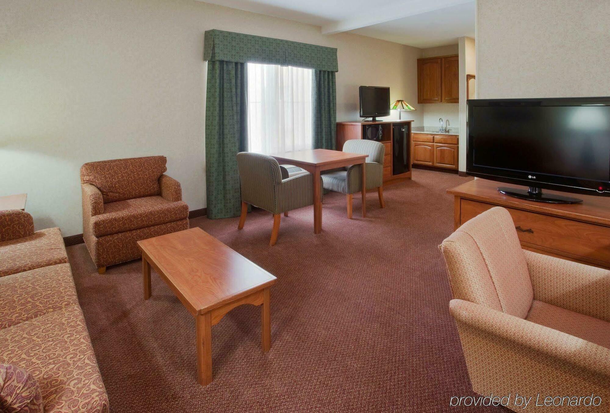 Holiday Inn Express Hotel & Suites Manteca, An Ihg Hotel Room photo