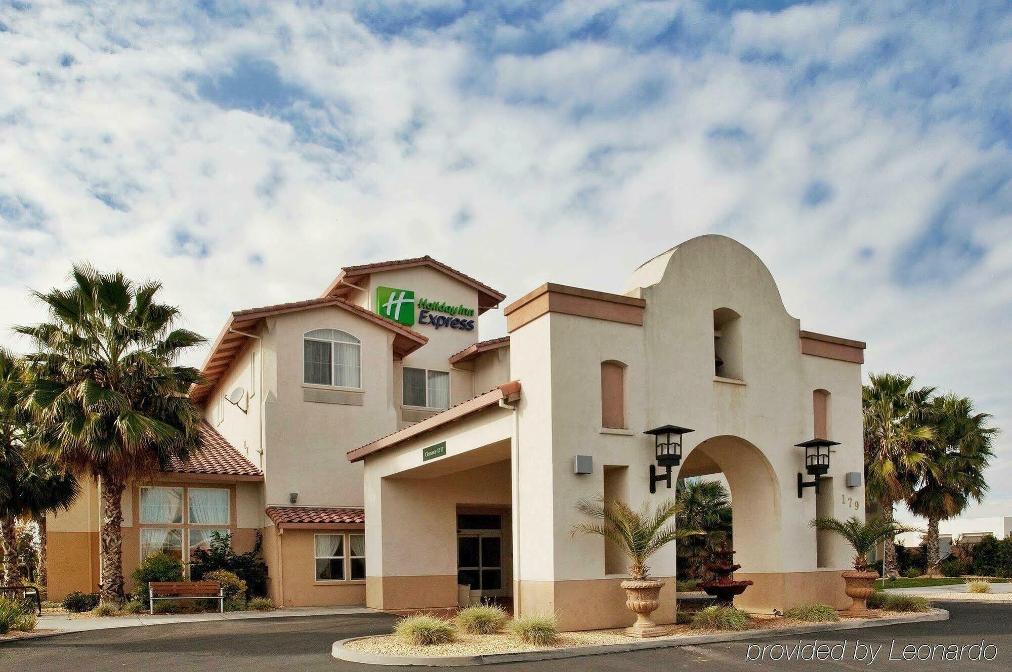 Holiday Inn Express Hotel & Suites Manteca, An Ihg Hotel Exterior photo